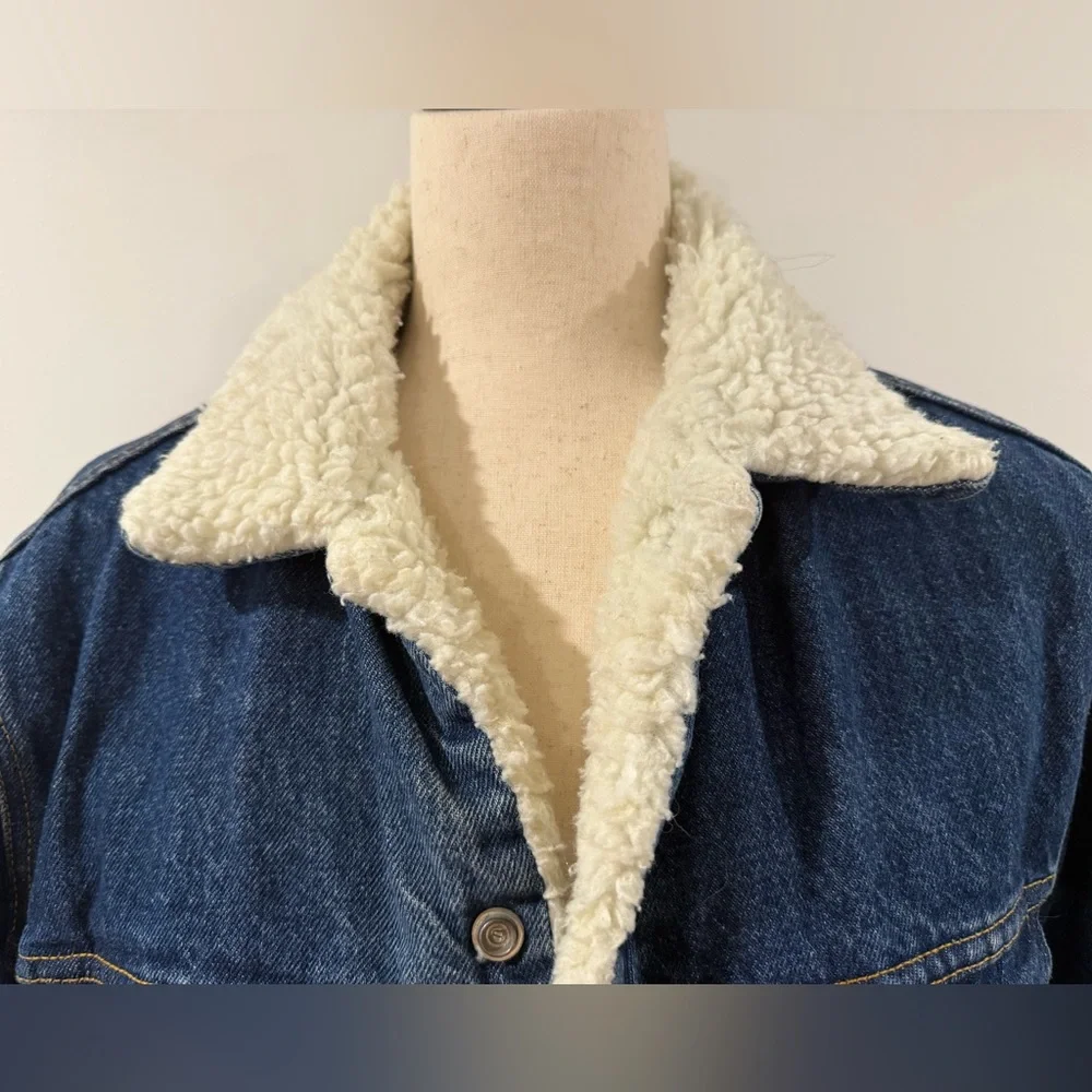 Vintage Levi's Sherpa lined jean jacket - Picture 3 of 14